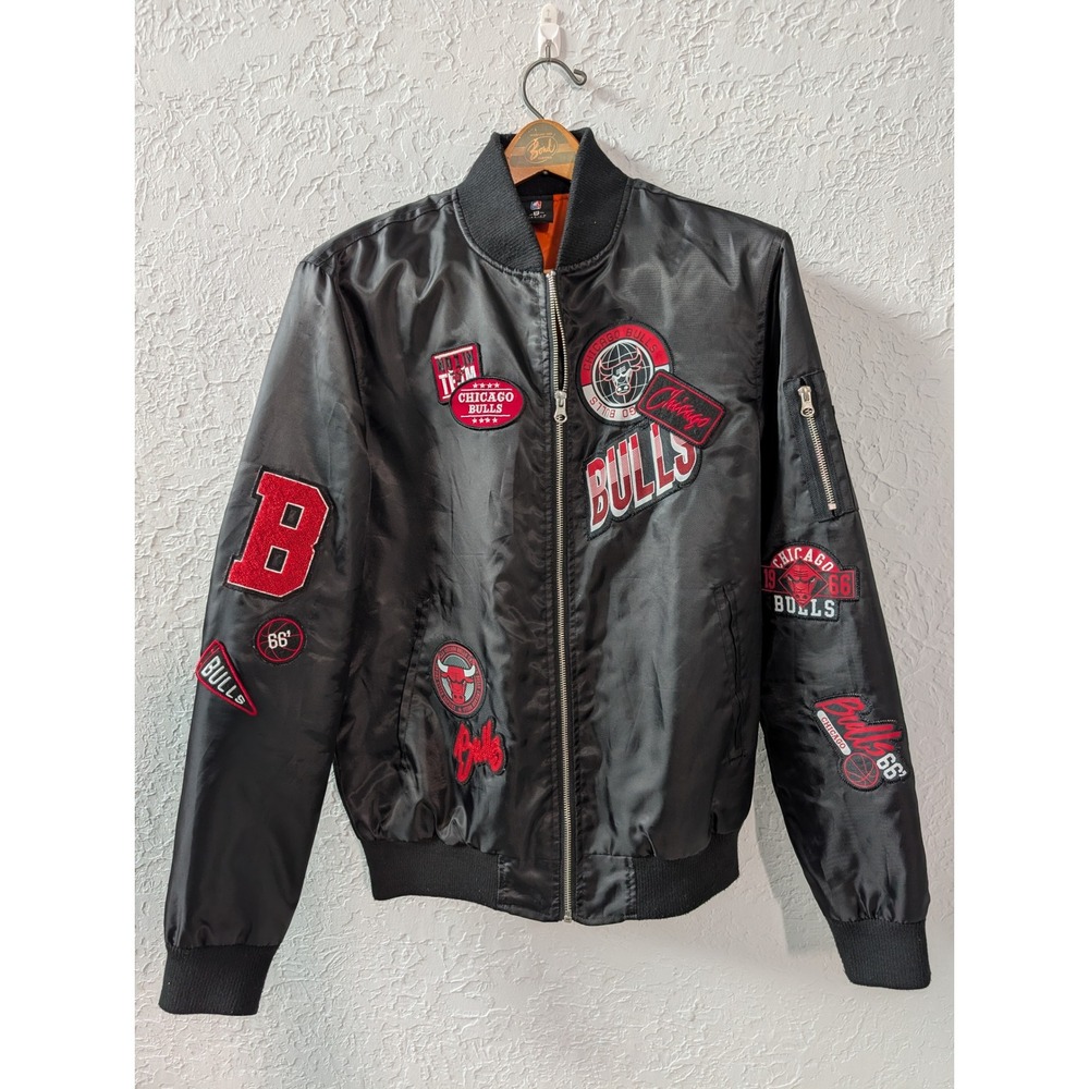 Y2K Style Chicago Bulls UNK NBA Satin Bomber Jacket Mens M Black Patch Full Zip
